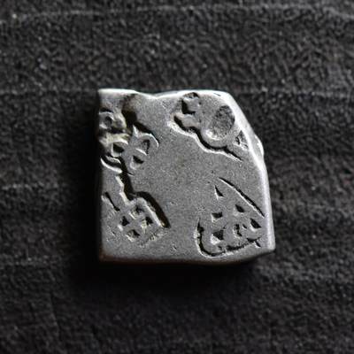 【良泉】【直播场】第三十五期，172组 银器、银饰、西方古代钱币专场，8月7日晚19.30点开拍！ - 【极美品】公元前3世纪【古印度】孔雀王朝【阿育王】佛教三大护法王之一， 1卡夏帕银币，3.49克