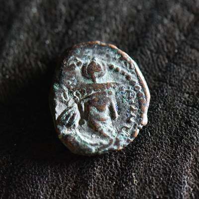【良泉】第37期【直播场】9月4日晚19.30点开拍！ 160组，西方古代钱币、丝路金银铜件专场 - 【铭文清晰】【极美品】公元330–365年【萨珊-贵霜沙】瓦赫兰一世，铜币，2.05克