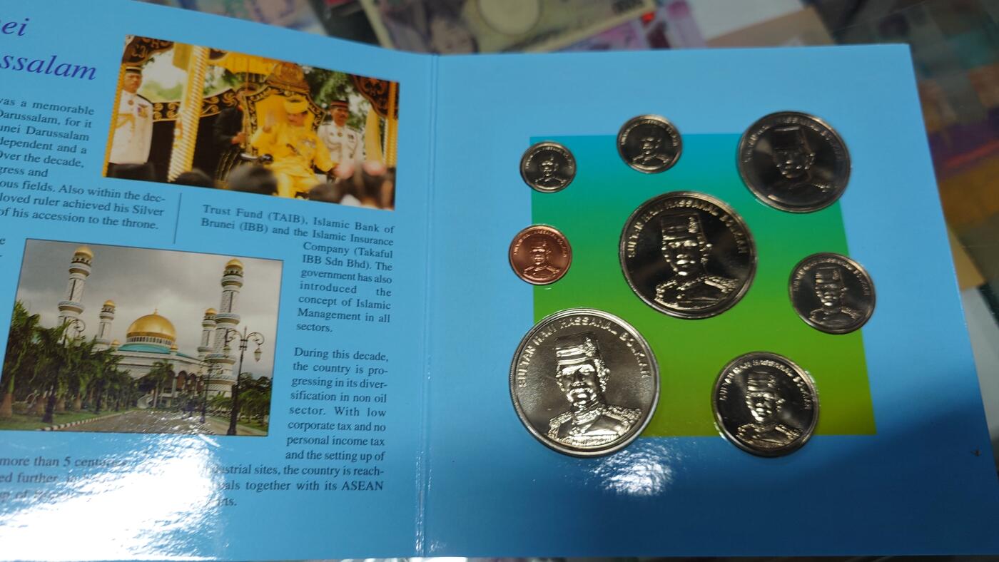 世界钱币～微拍第19 3期暨2025年第32期  杂货（硬币）类专场 文莱独立10周年纪念硬币 全新原册发行量很少