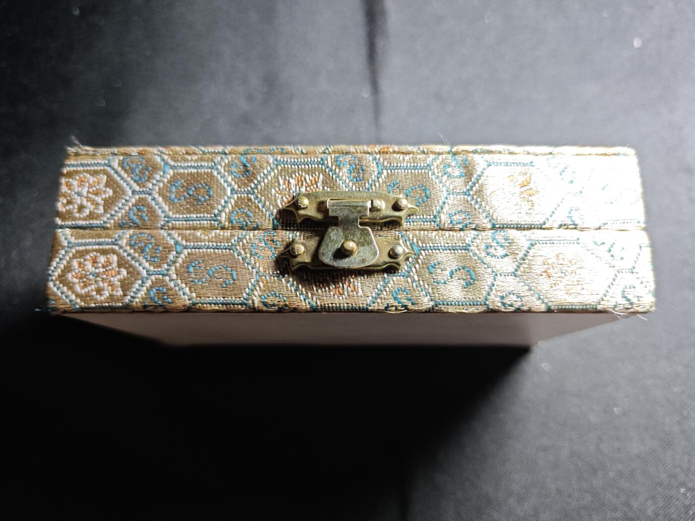 KK钱币收藏小铺 《批量/好品散币 套币 银币》专场 2月预留时间 周末发货  上世纪文物商店赚外汇出售礼品盒 西汉五铢 直边开元通宝