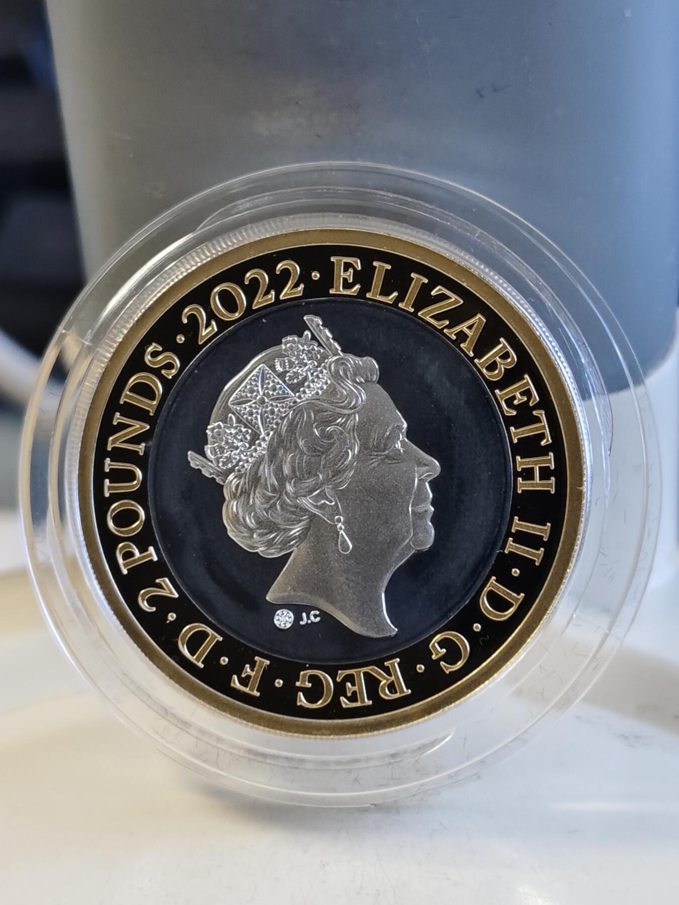 第168期拍卖【长期征集拍品】 英国2022年2镑双色币发行25周年双色镀金加厚银币，925银镀金，24克，发行1425枚，有氧化
