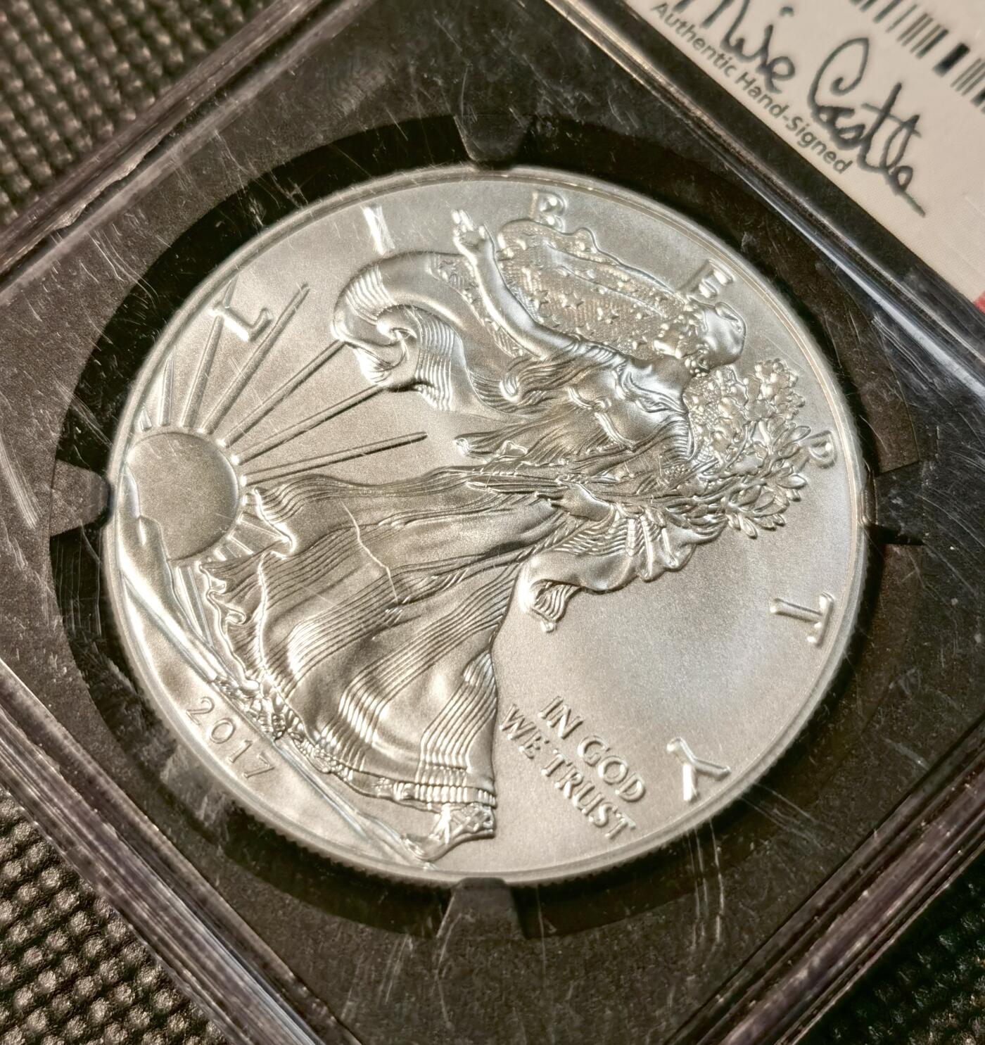  甄臻铺-世界币章拍卖（第26期），送拍享返佣金等优惠多多 NGC-MS70 美国2017年行走女神，签名版