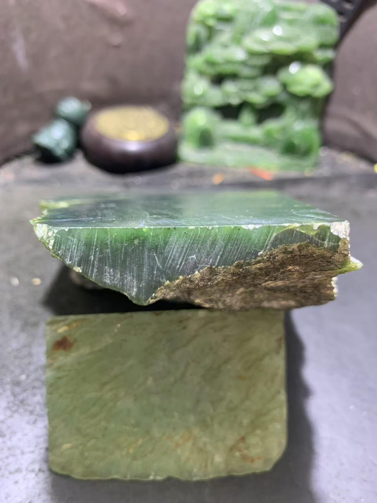 天然原皮和田玉碧玉原石一颗，