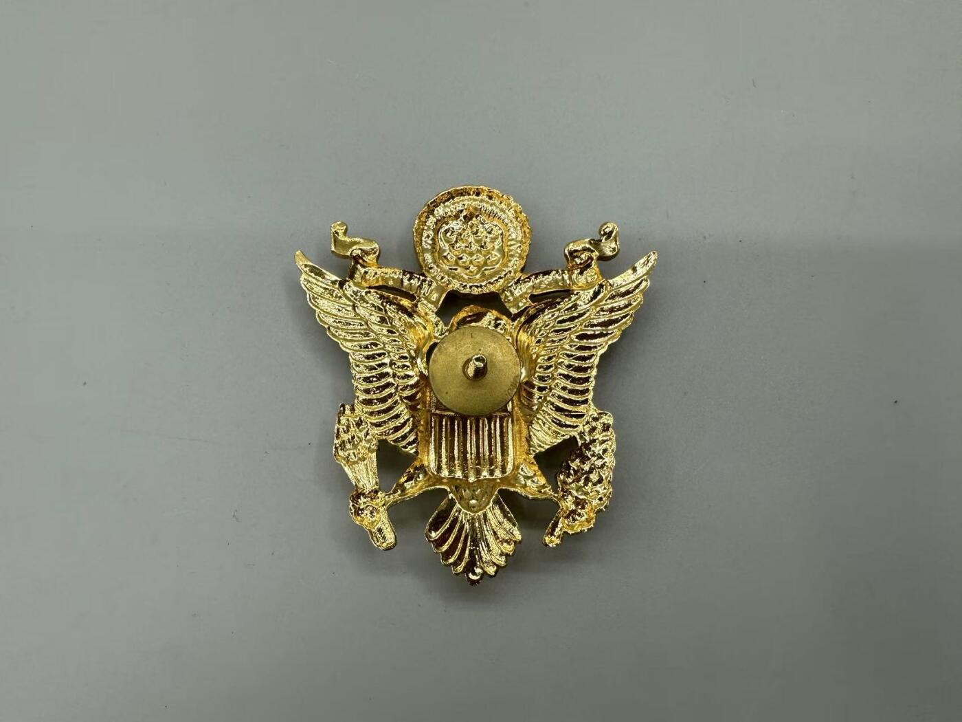 世界军品小玩意第一场 美军二战陆航最大号帽徽（末图左边为正常尺寸对比，非拍品）