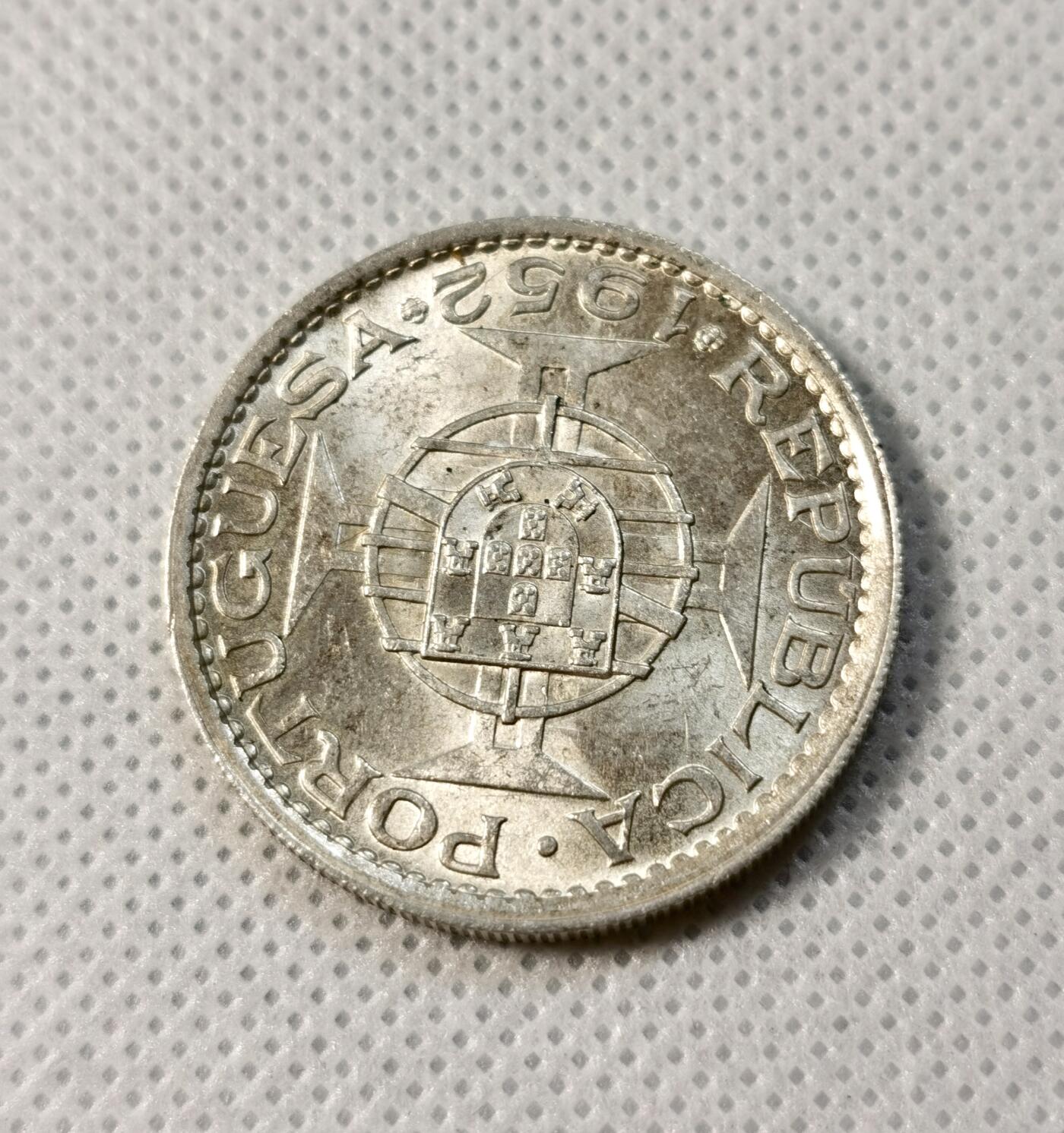  甄臻铺-世界币章拍卖（第26期），送拍享返佣金等优惠多多 澳门 1952年 伍圆银币 发行量90万枚