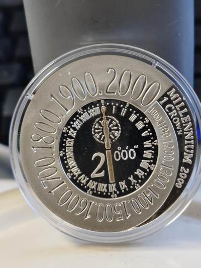 第168期拍卖【长期征集拍品】 - 英属马恩岛2000年千禧年系列时钟镀铜精制纪念银币，925银，28.28克，发行10000枚，有氧化