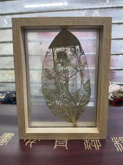 搬档清货：杂七杂八A - 天然树叶雕刻画摆件-唐婉儿，原木色双层玻璃框，14.5*18.8*4cm左右