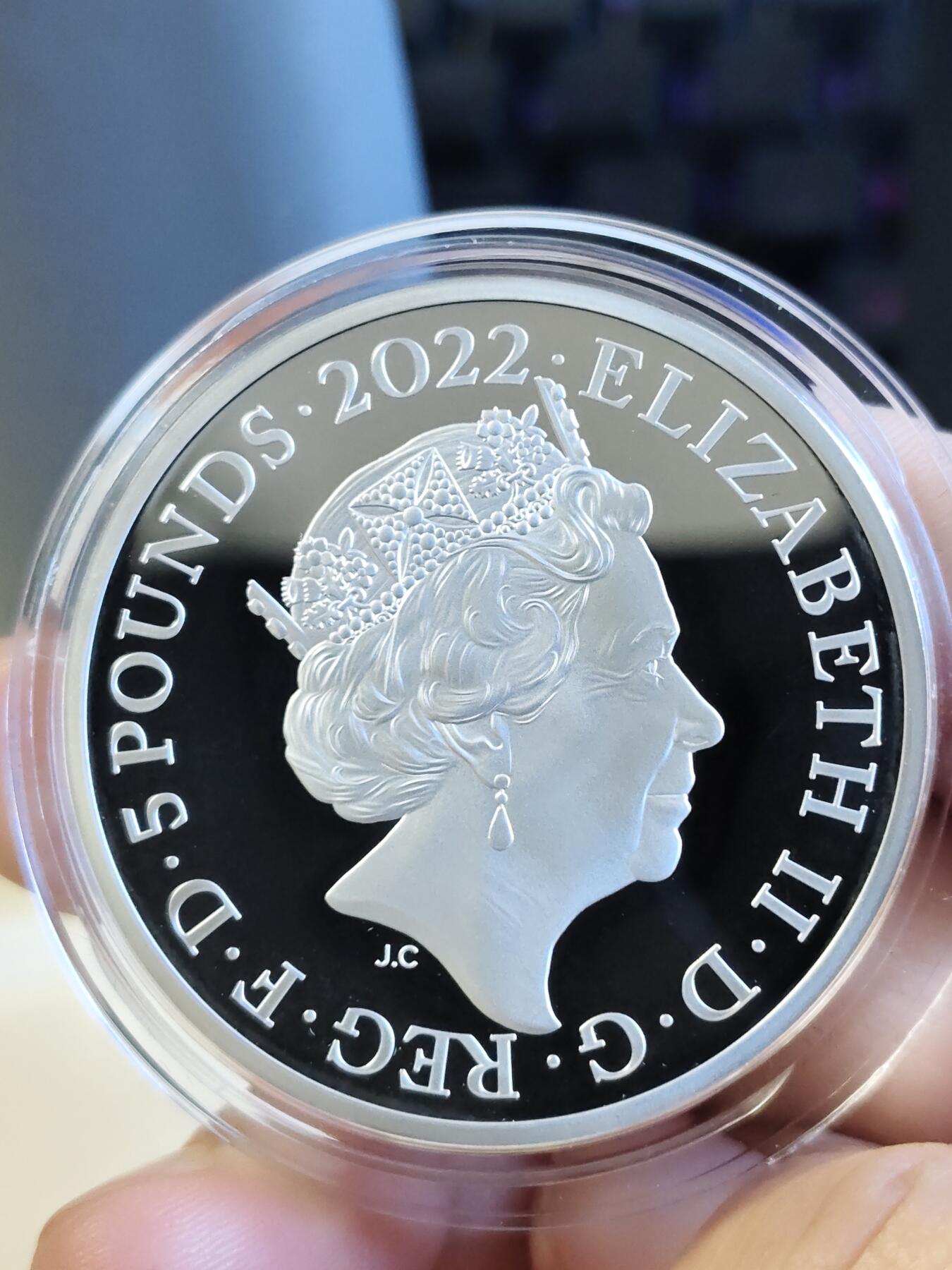 第168期拍卖【长期征集拍品】 英国2022年女王统治系列2慈善与资助加厚纪念银币，999银，56.56克，发行1500枚