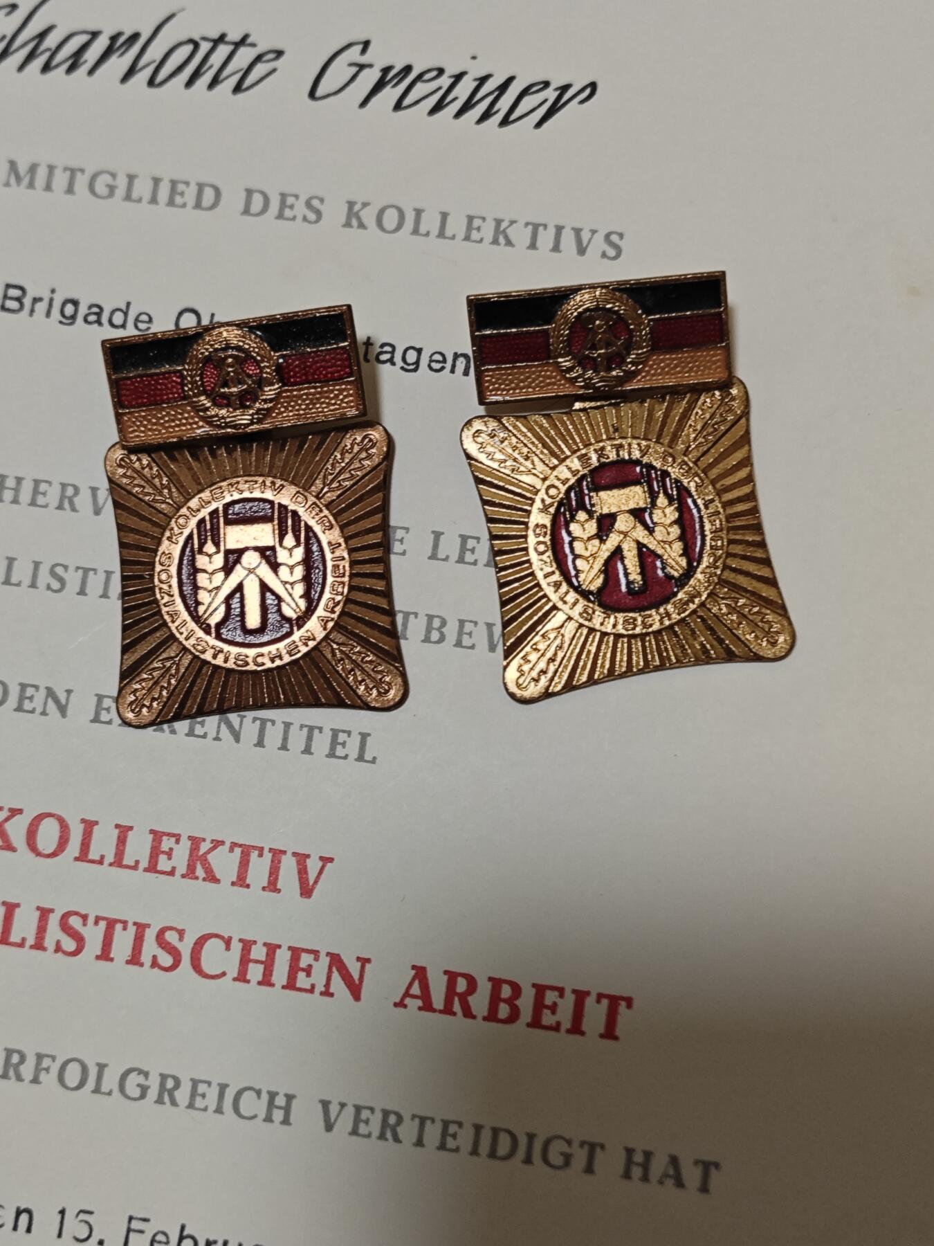 RimeNova韵星2025军品类夏季拍卖会-- RimeNova 2025 Summer Militaria Sale  民主德国集体劳动荣誉奖章，同一人两套