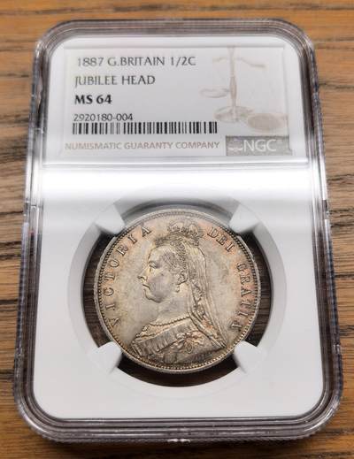 凡希社世界钱币微拍月度大拍（2025/07） - 1887英国老维高冠1/2克朗NGC-MS64，五彩美包浆。