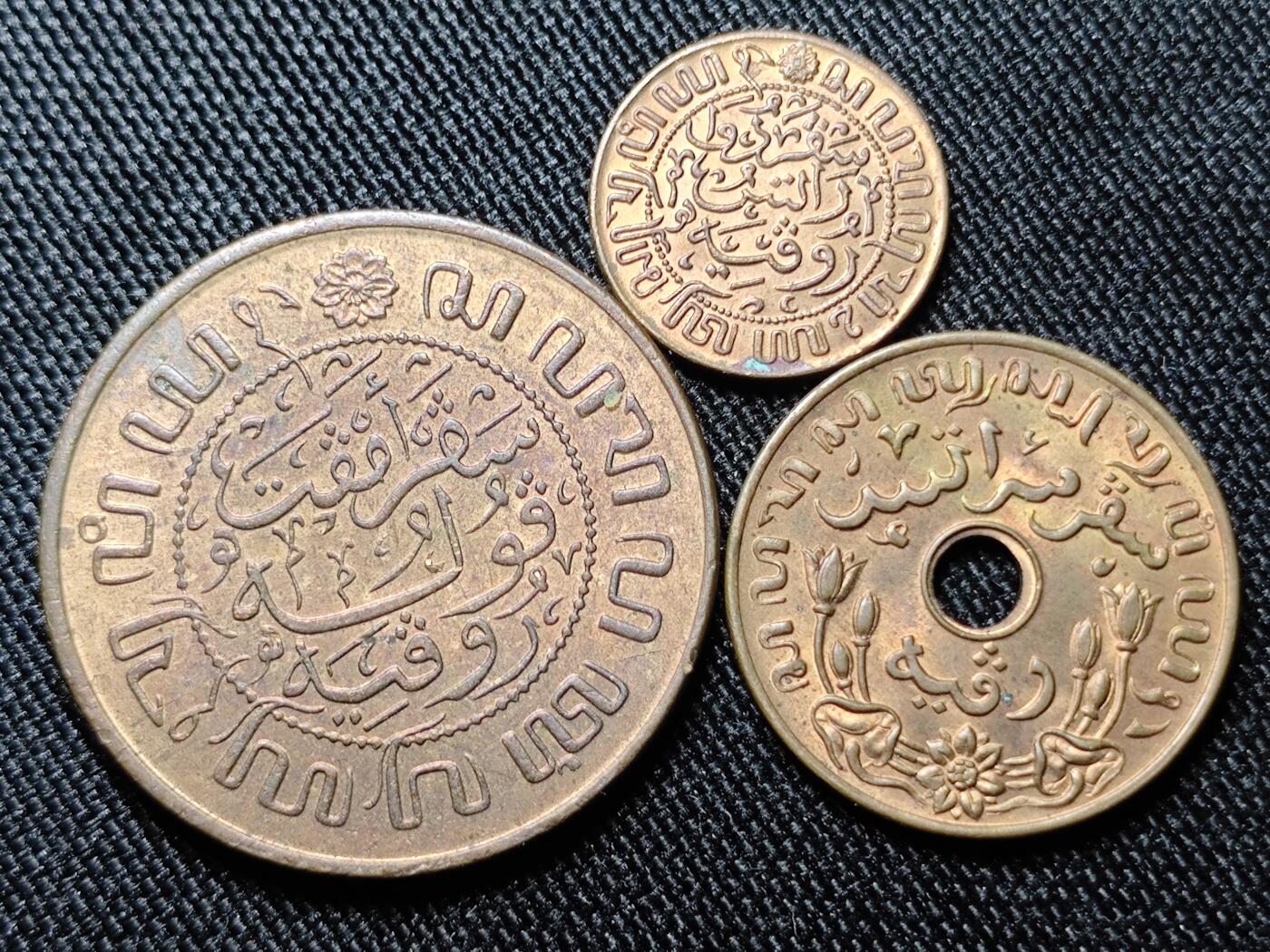 KK钱币收藏小铺 《批量/好品散币 套币 银币》专场 2月预留时间 周末发货  1945荷属东印度三面值0.5/1/2.5分铜币一套 好品