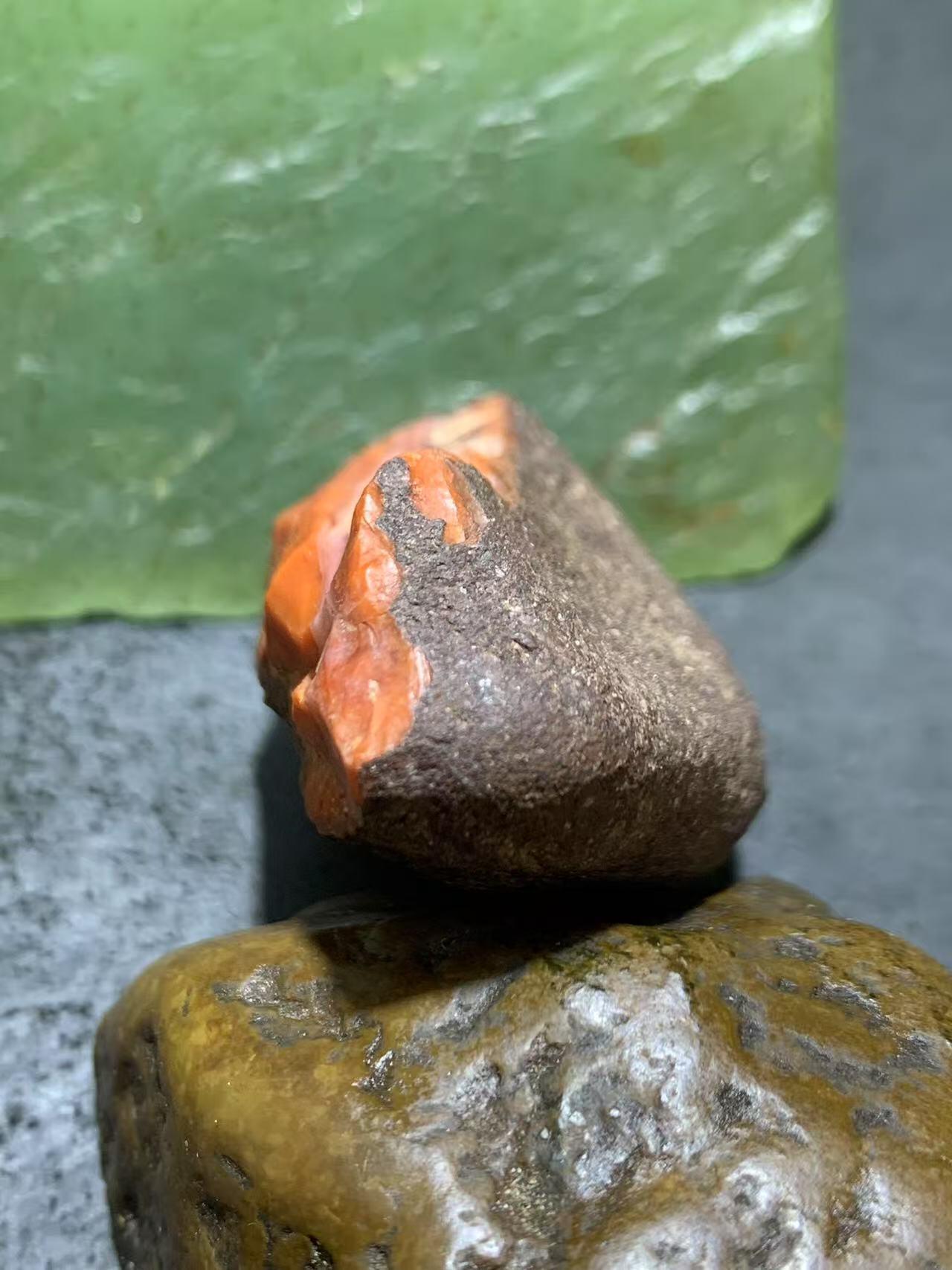 精美铁皮冰飘柿子红开窗料南红玛瑙原石一颗