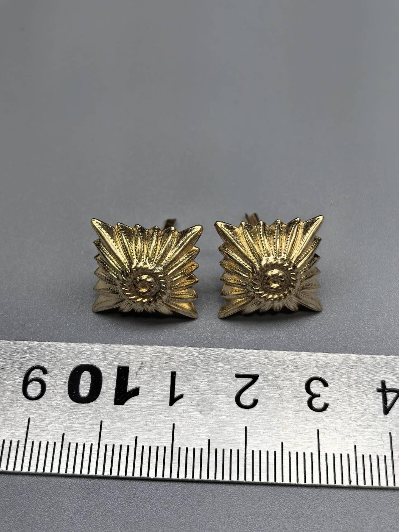 小驴勋章奖章收藏7月26日星期六晚18点拍卖（有偿代拍送拍规则在简介最后，店主微信码在最后一拍品，参拍须阅读规则后再参拍，关系到运费包装发货时效真假辨别等关键信息，送拍规则在最后介绍后面，8月2日暂停一期9日继续）