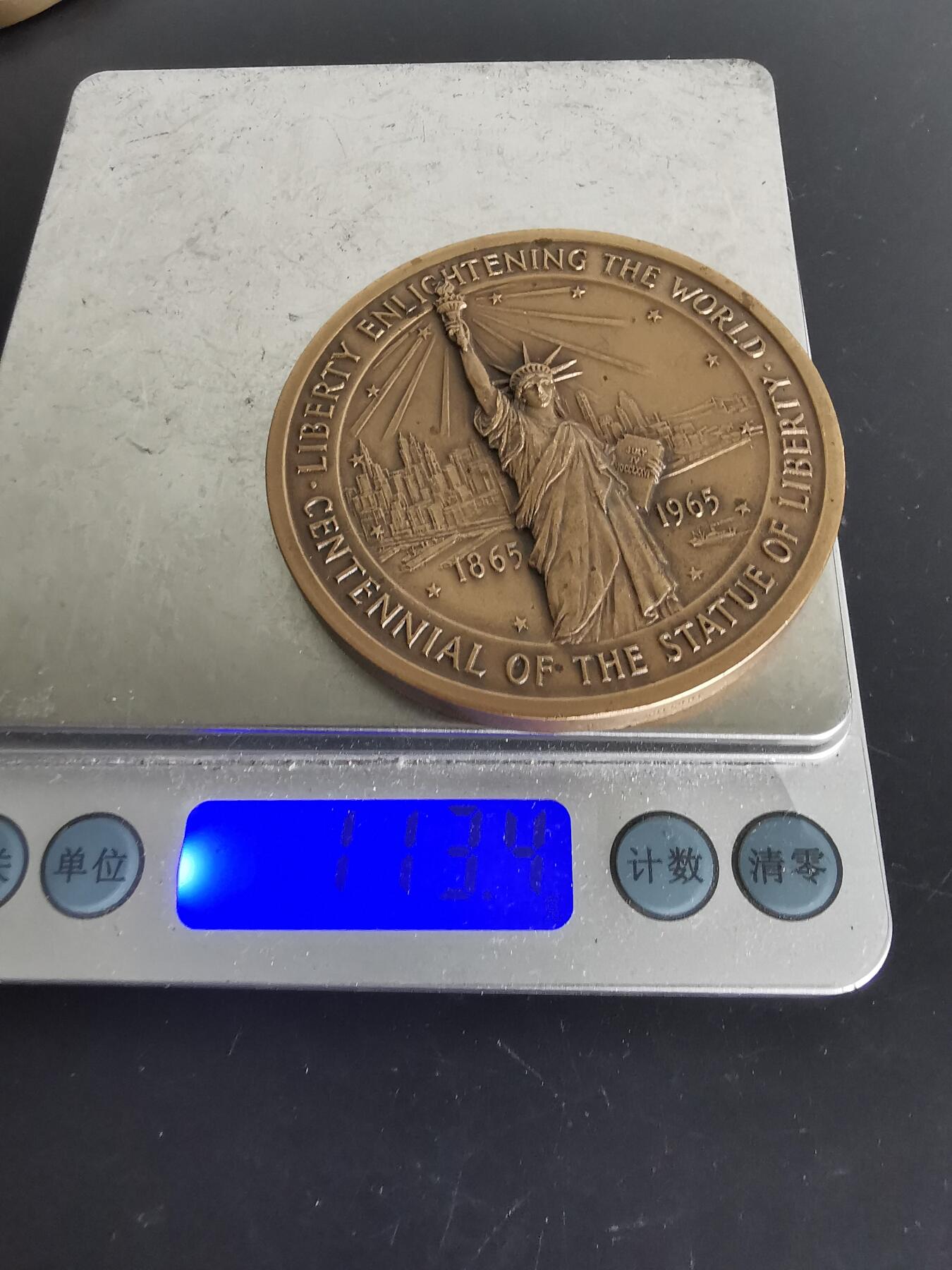 老王徽章第137期 美国自由女神像100周年大铜章    直径64mm   重量113.4g