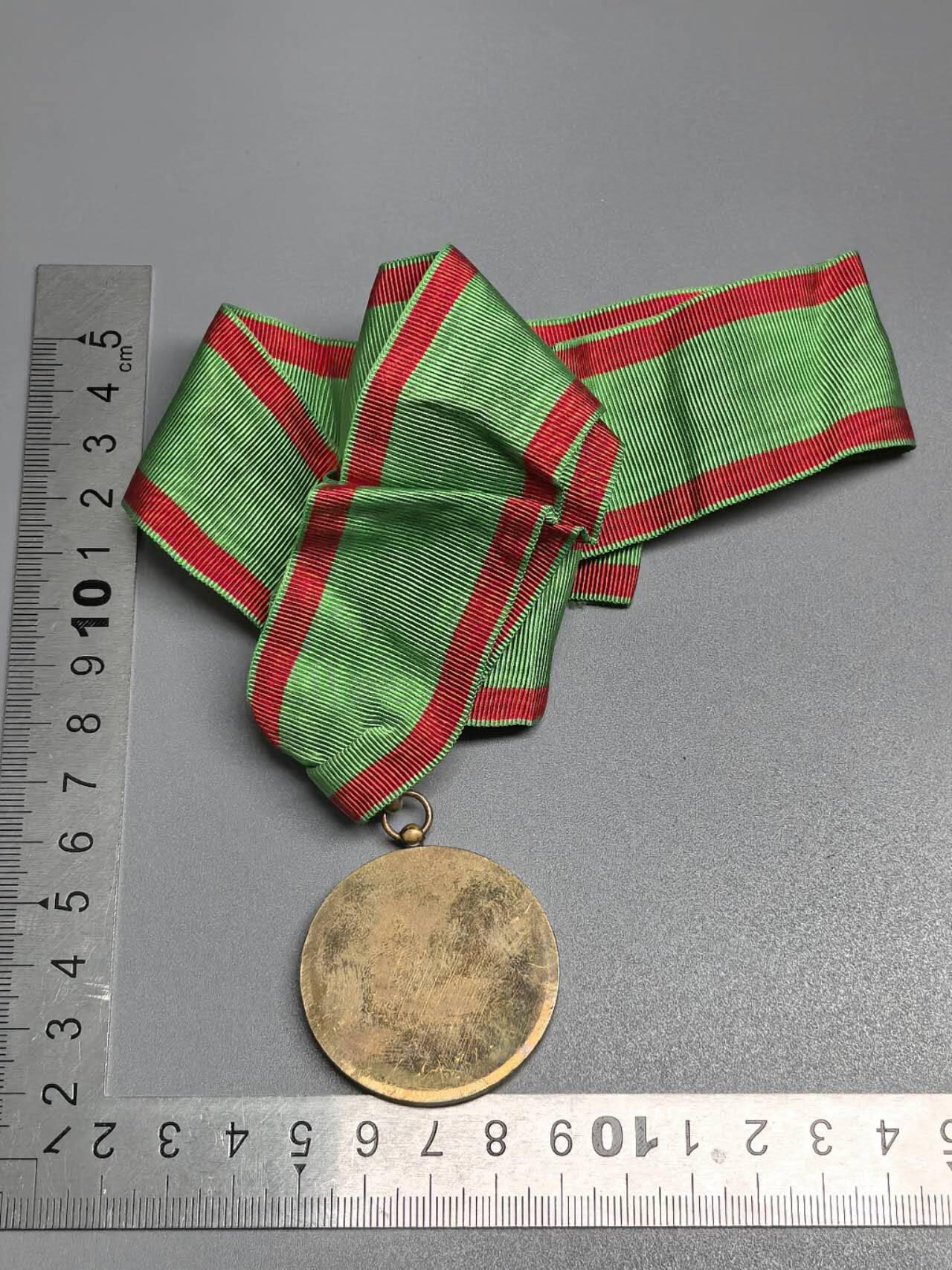小驴勋章奖章收藏7月26日星期六晚18点拍卖（有偿代拍送拍规则在简介最后，店主微信码在最后一拍品，参拍须阅读规则后再参拍，关系到运费包装发货时效真假辨别等关键信息，送拍规则在最后介绍后面，8月2日暂停一期9日继续）