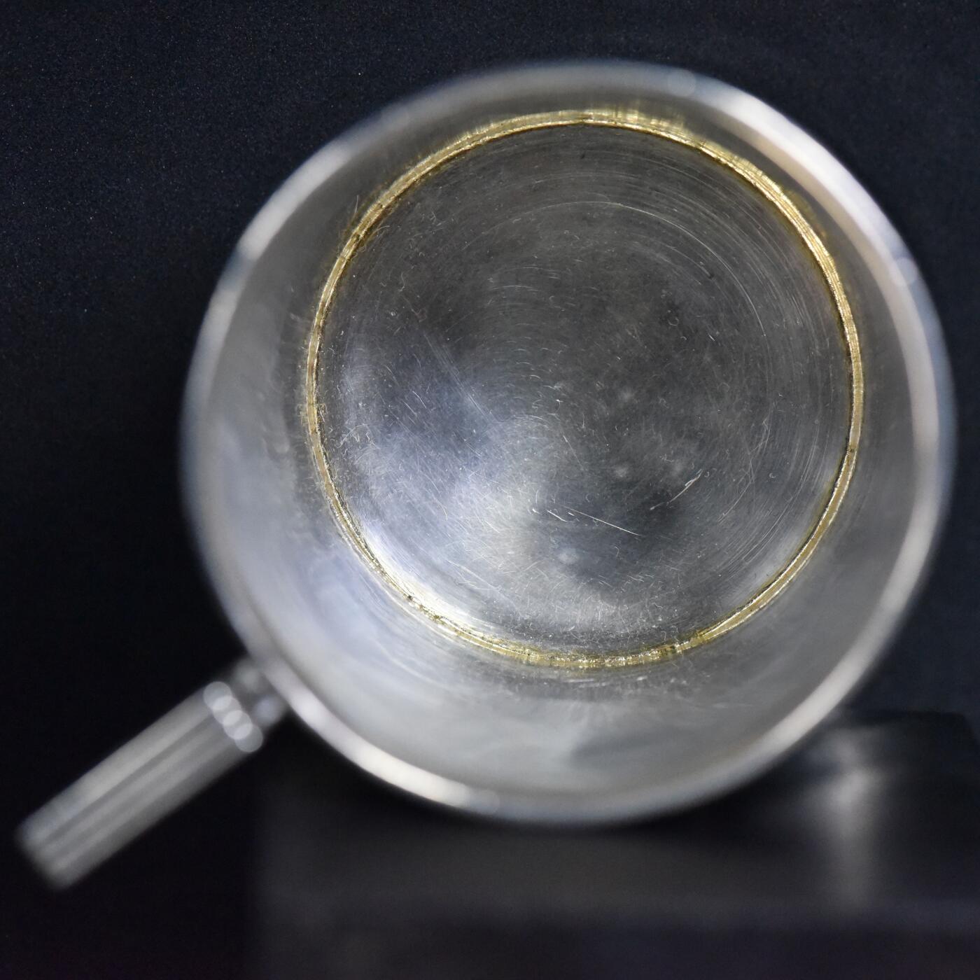 【良泉】【直播场】第三十五期，172组 银器、银饰、西方古代钱币专场，8月7日晚19.30点开拍！ 重105克（含银量92.5%）1894年【英国】谢菲尔德，古董水杯，含把手9.5×6.8×8厘米，。 
