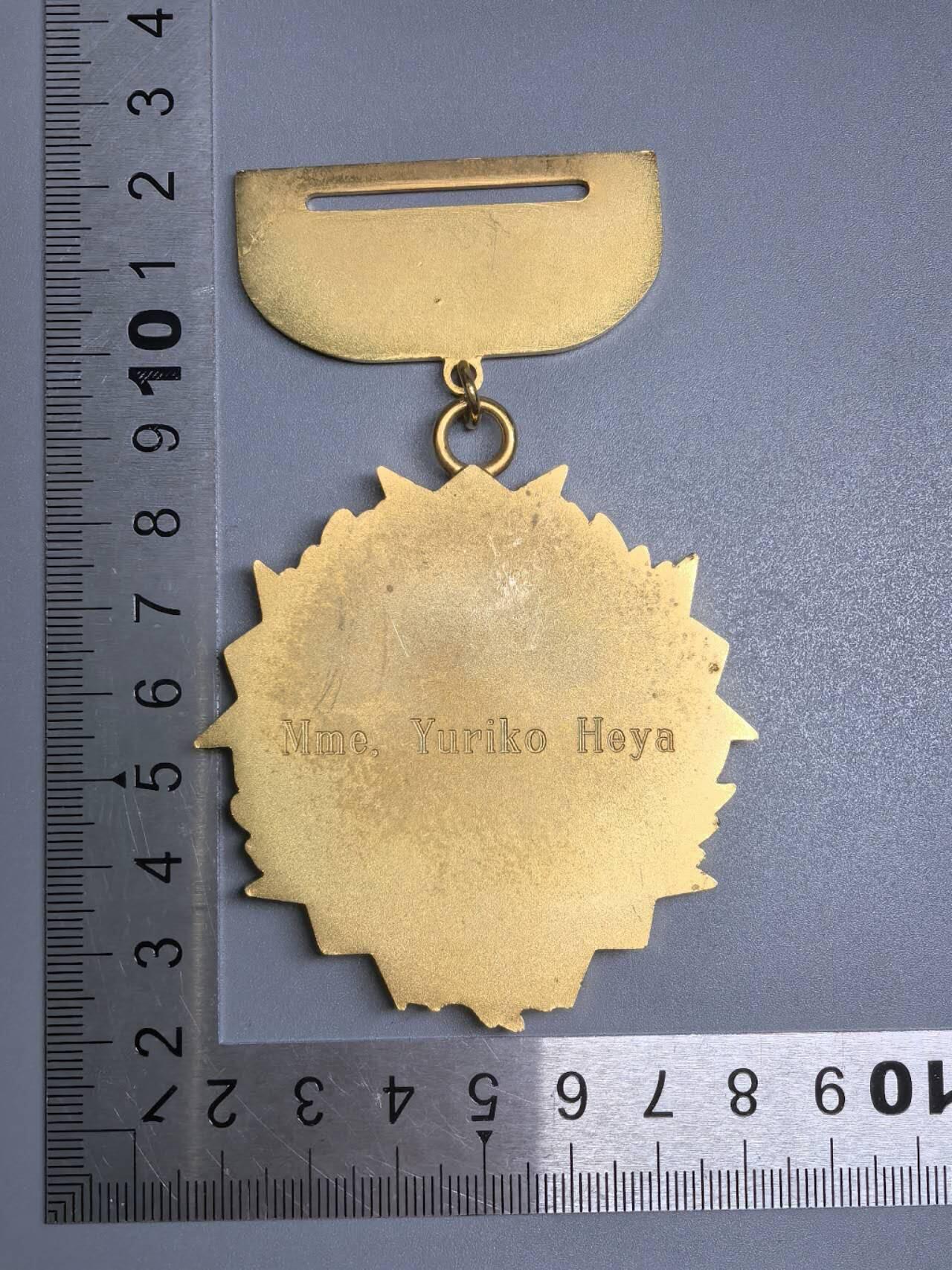 小驴勋章奖章收藏7月26日星期六晚18点拍卖（有偿代拍送拍规则在简介最后，店主微信码在最后一拍品，参拍须阅读规则后再参拍，关系到运费包装发货时效真假辨别等关键信息，送拍规则在最后介绍后面，8月2日暂停一期9日继续） 日本J.F.M.组织奖章，没查出来啥组织有认识的朋友请指教