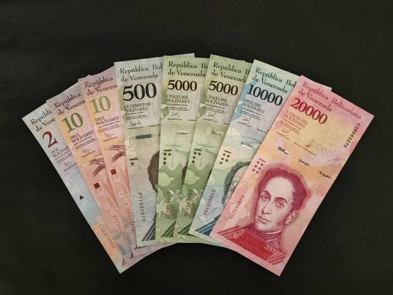 外国纸币专场250726第四十九场 委内瑞拉🇻🇪2007版8张小套，全新品相UNC。