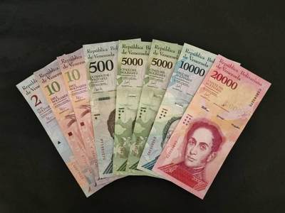 外国纸币专场250726第四十九场 - 委内瑞拉🇻🇪2007版8张小套，全新品相UNC。