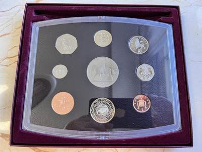 第168期拍卖【长期征集拍品】 - 英国2002年女王登基50周年年度9枚精制纪念套币
