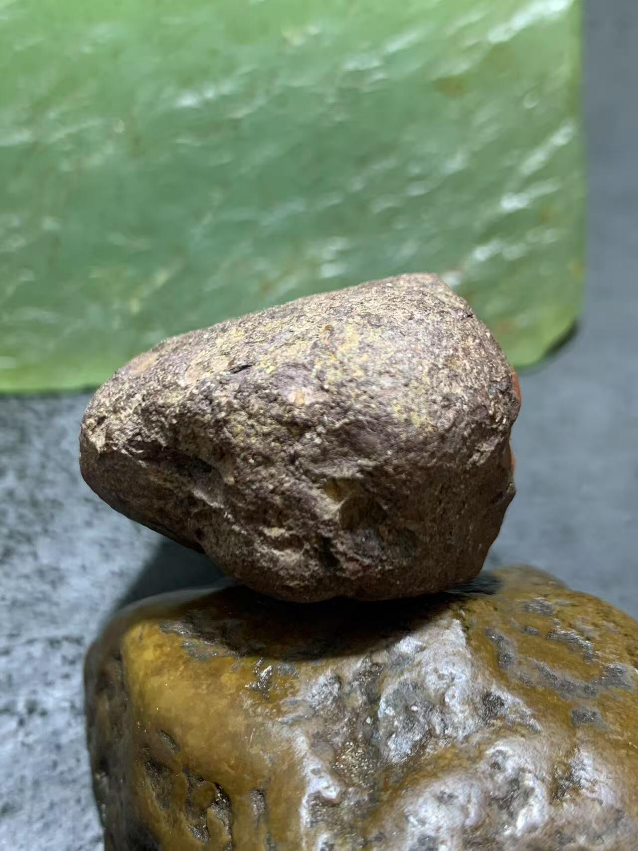 精美铁皮冰飘柿子红开窗料南红玛瑙原石一颗