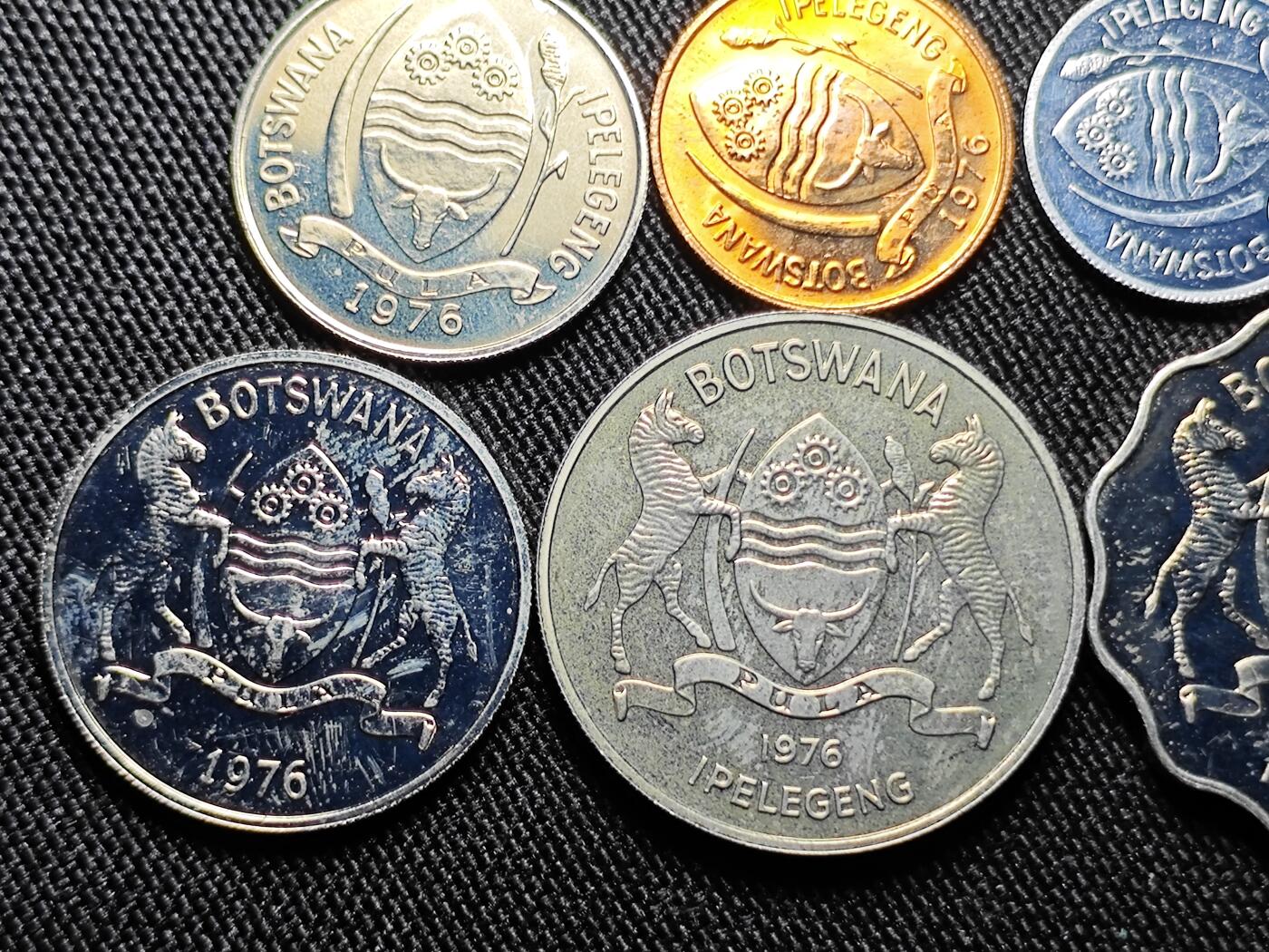 KK钱币收藏小铺 《批量/好品散币 套币 银币》专场 2月预留时间 周末发货 1976 博茨瓦纳大小面值清年一套 精制币