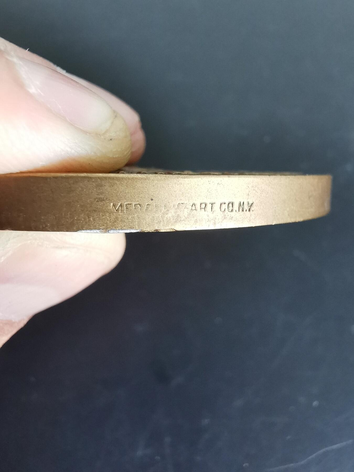 老王徽章第137期 美国自由女神像100周年大铜章    直径64mm   重量113.4g