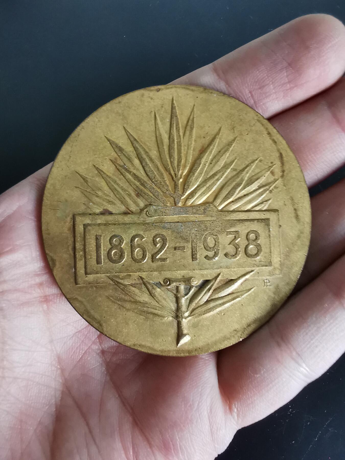 老王徽章第137期 法国JOSUE HEILMANN镀金大铜章   直径60mm  重量85.2g