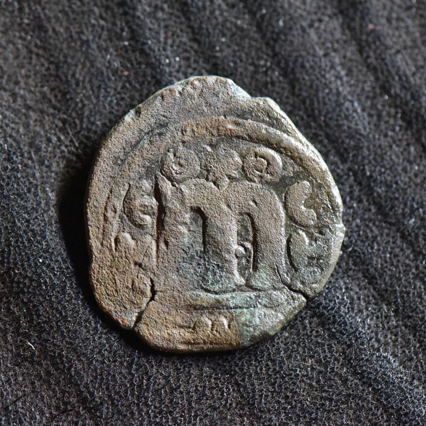 【良泉】【直播场】第三十五期，172组 银器、银饰、西方古代钱币专场，8月7日晚19.30点开拍！ 【罕见】公元670-690年【伍麦叶王朝】阿拉伯-拜占庭铜币，阿拉伯人模仿希拉克略打制的铜币，3.16克