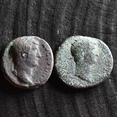 【良泉】【直播场】第三十五期，172组 银器、银饰、西方古代钱币专场，8月7日晚19.30点开拍！ - 总重21.42克【藏家出品A】公元117年-138年【古罗马·行省】哈德良铜币2枚