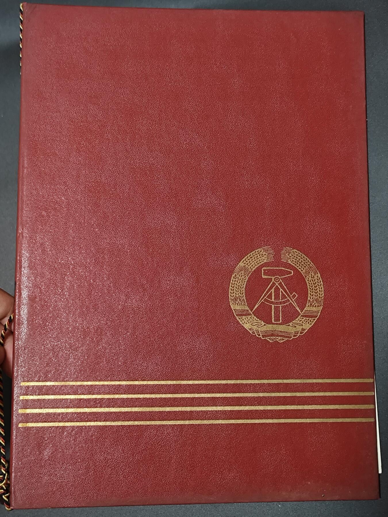 RimeNova韵星2025军品类夏季拍卖会-- RimeNova 2025 Summer Militaria Sale  民主德国集体劳动荣誉奖章，同一人两套