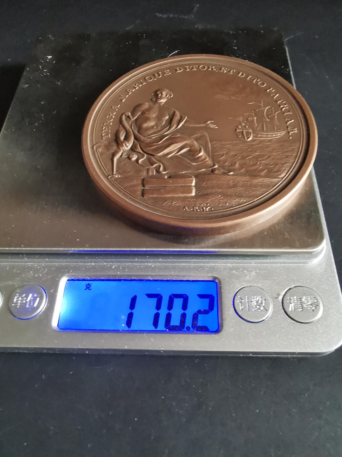 老王徽章第137期 德国大铜章   斯图加特卡尔斯军事与艺术学校   直径72mm   重量170.2g