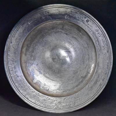 【良泉】【直播场】第三十五期，172组 银器、银饰、西方古代钱币专场，8月7日晚19.30点开拍！ - 264.2克（含银量92.5%）1989年【英国】“巴林兄弟投资银行”赠予【日本】“太阳神户银行”（ 后并入三井住友银行）赠礼纪念银器，因为“太阳神户银行”参与了伦敦金融城商务区——布罗德盖特(Broadgate)的项目（这里是伦敦最大的商务区之一,也是20世纪90年代前伦敦市中心最大的写字楼旧城改造项目）