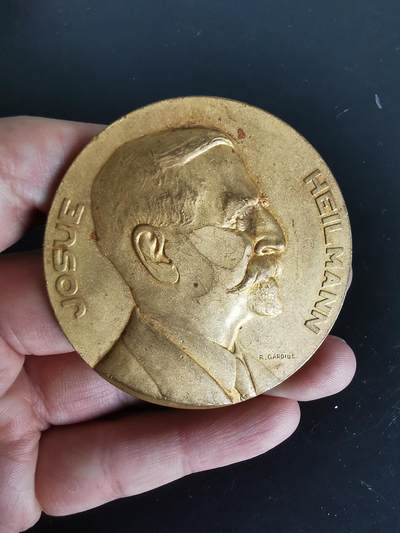 老王徽章第137期 - 法国JOSUE HEILMANN镀金大铜章   直径60mm  重量85.2g