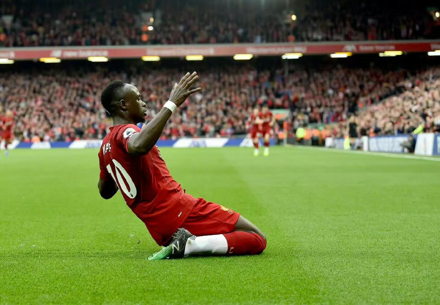 零元拍：赛迪奥-马内亲签利物浦足球俱乐部官方签字卡！尺寸： 203×152 MM