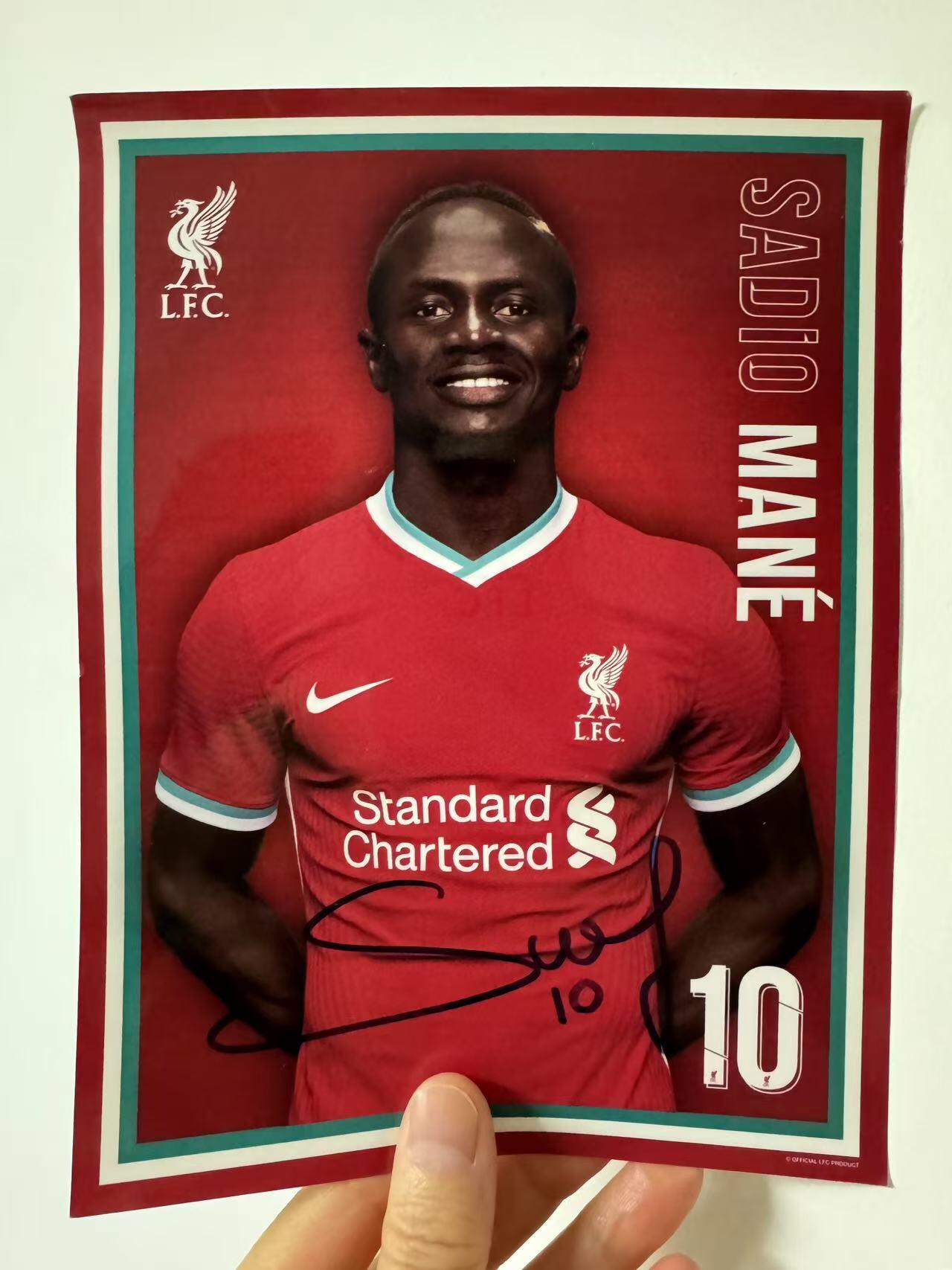 零元拍：赛迪奥-马内亲签利物浦足球俱乐部官方签字卡！尺寸： 203×152 MM