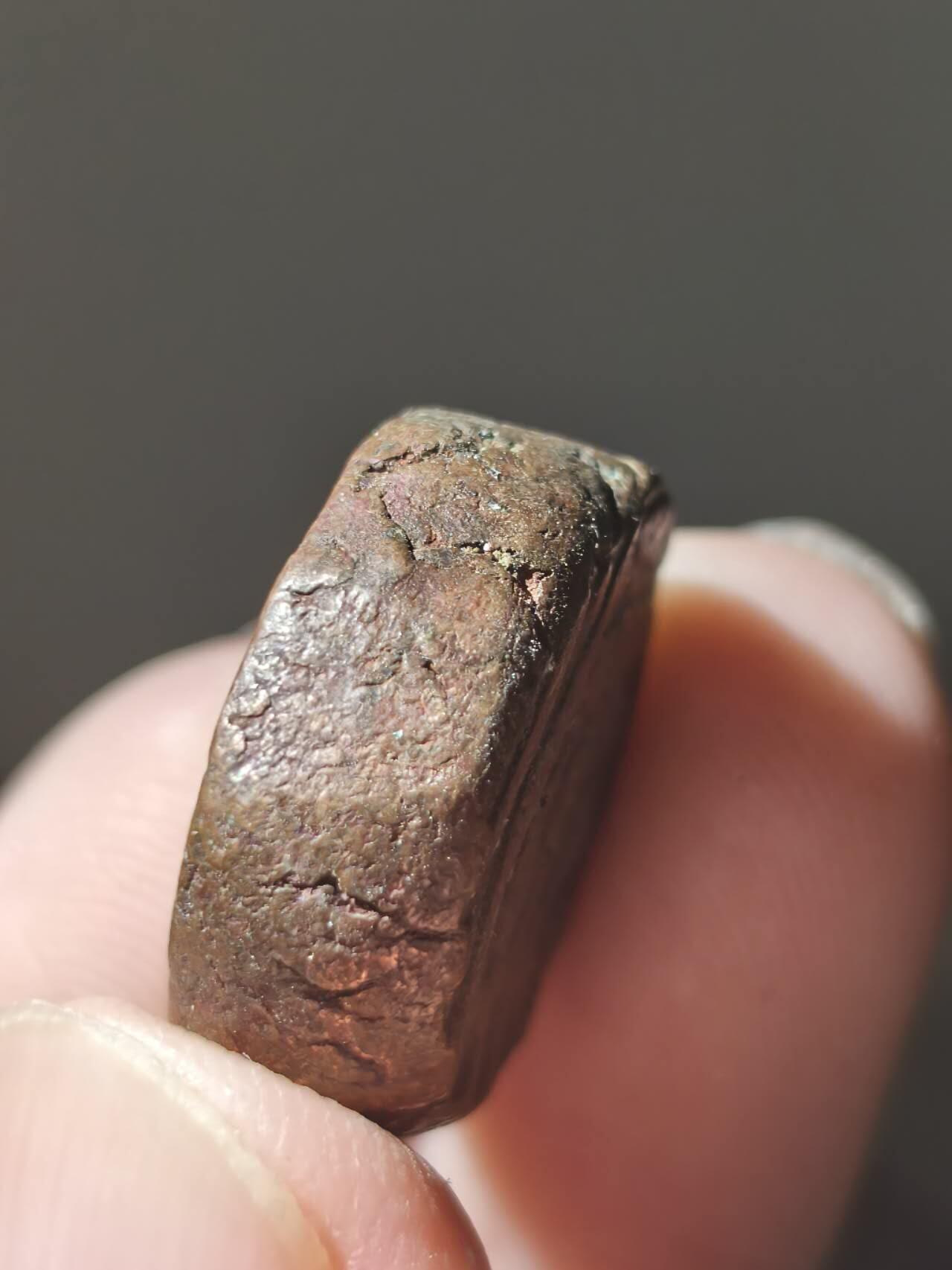 星盘世界钱币7.30藏家专场（非直播场，机器人自己拍） 莫卧尔王朝的阿克巴大帝或胡马雍时期铜币莫卧尔王朝的阿克巴大帝或胡马雍时期，1达姆铜币，文字满打清晰的比较少见，这种是早期的直接较大的，不是那种小直径的厚铜疙瘩可比的。 收藏级美品，非常厚