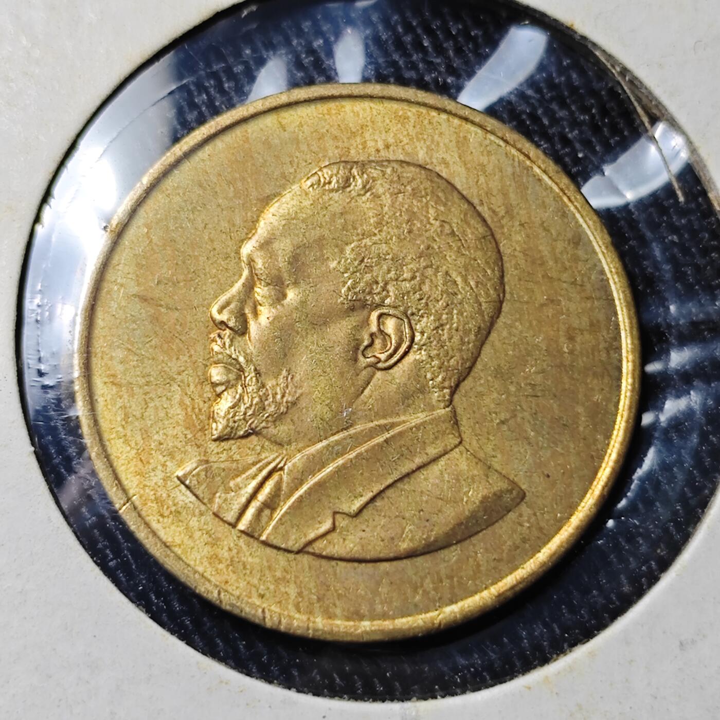 KK钱币收藏小铺 《批量/好品散币 套币 银币》专场 2月预留时间 周末发货  1966肯尼亚开国第一版头像无字版 5分铜币 拆卷品