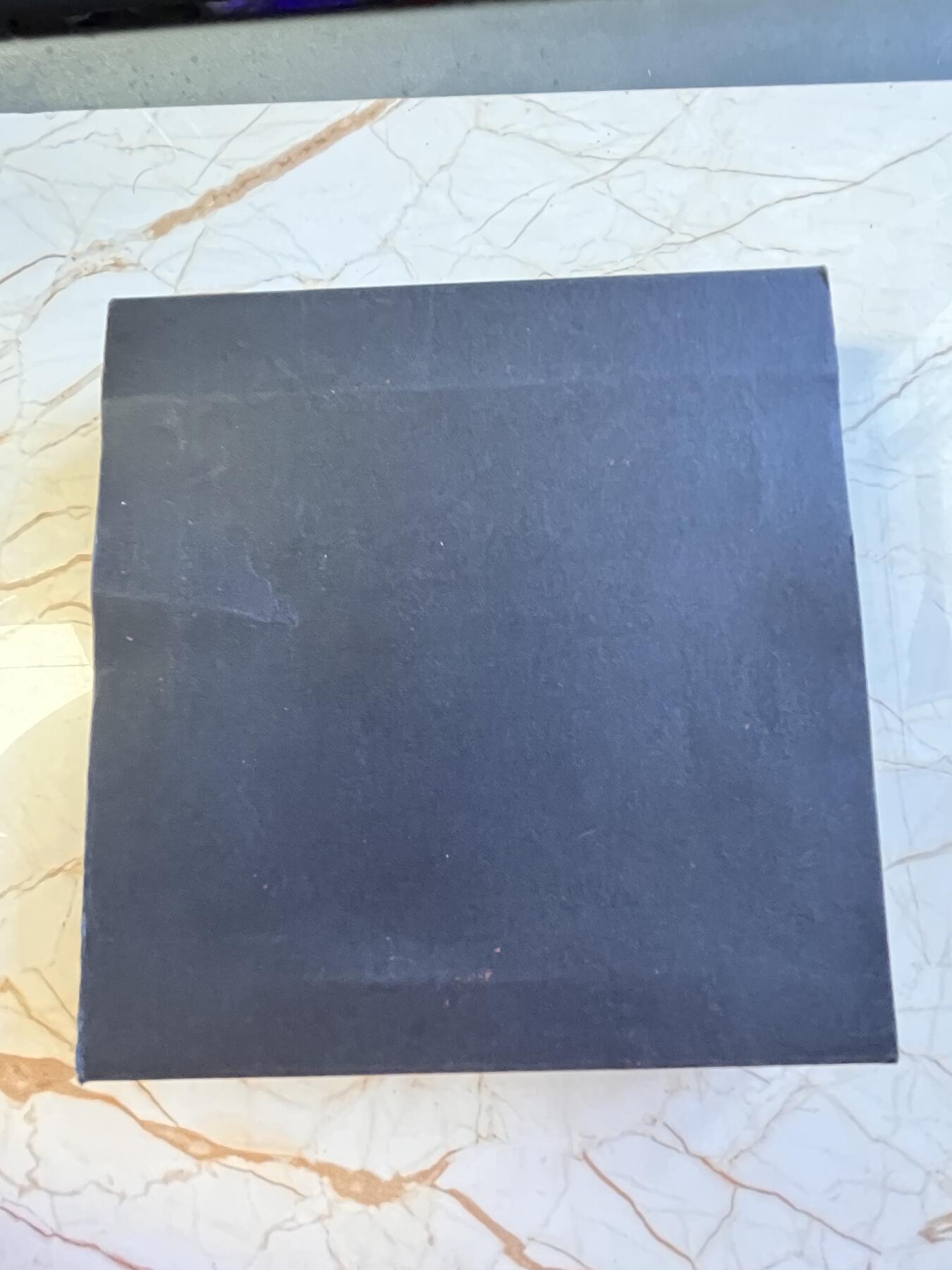 第168期拍卖【长期征集拍品】 纽埃2019年化石系列1鹦鹉螺镶琥珀高浮雕仿古银币，900银，发行500枚