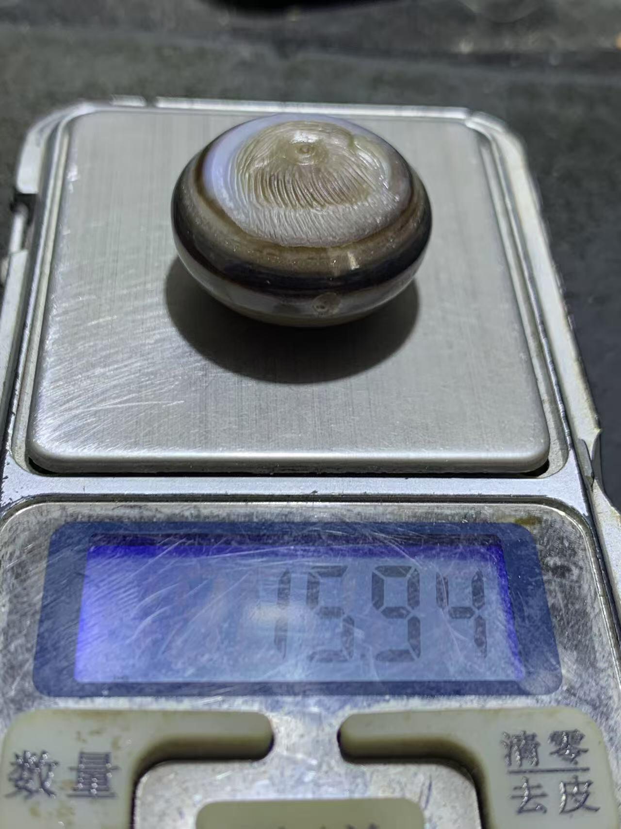 精品冰飘药师玛瑙手工雕刻鹦鹉板珠（背云）一颗。
