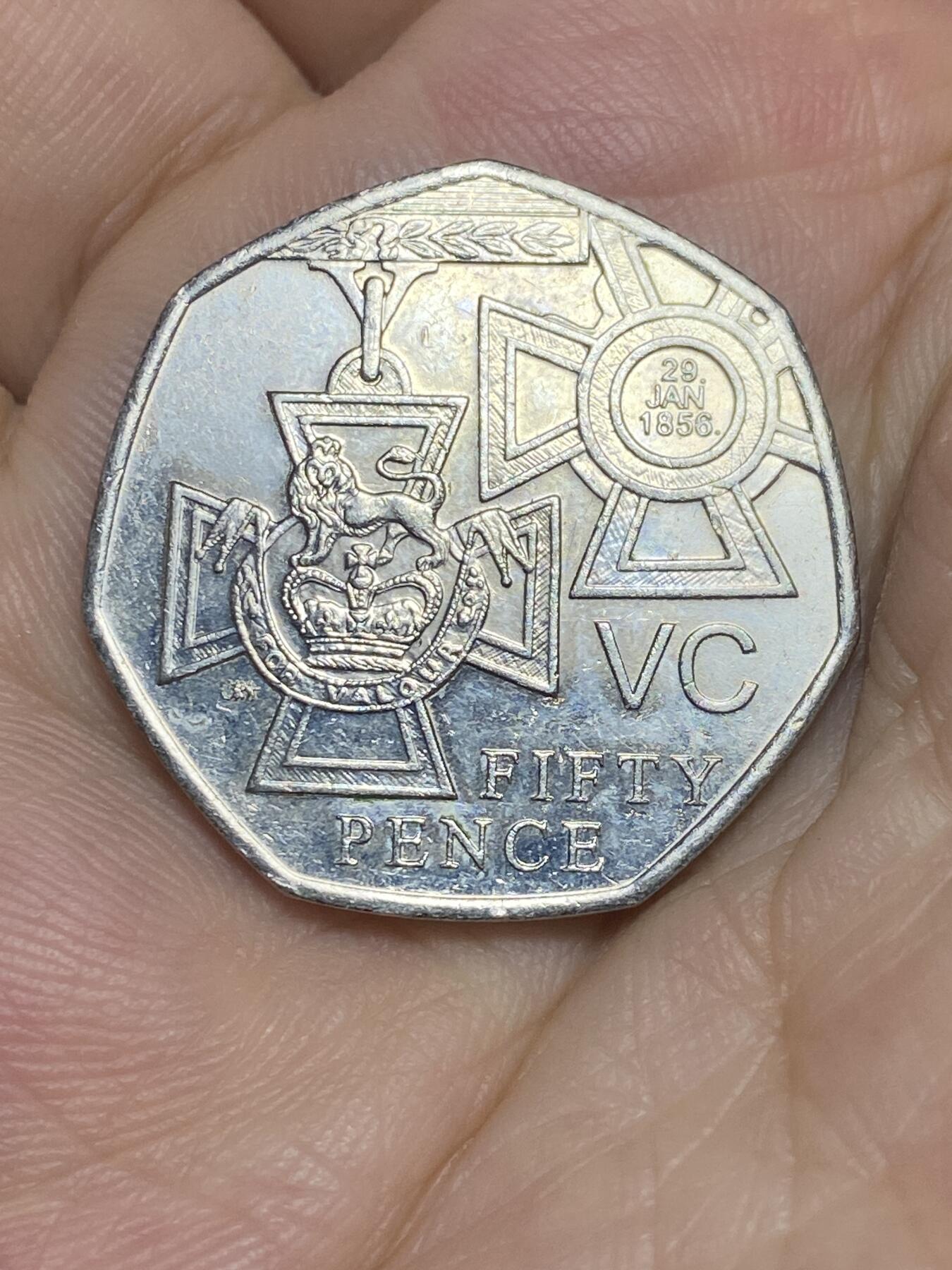 2025年第七十一场(总第九十七场）外国好品散币(免佣金) 少见–英国🇬🇧2006年50便士(维多利亚十字勋章创立150周年纪念币，首发年)