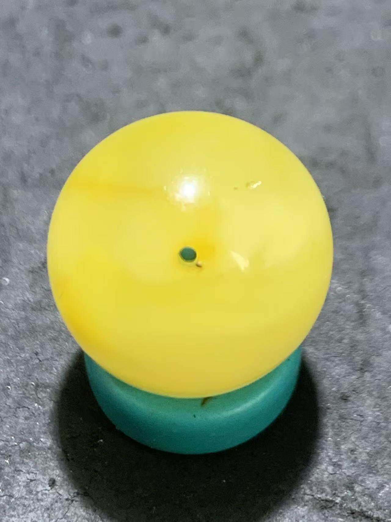 天然乌克兰原矿蜜蜡圆珠一颗，蜡色浓郁 原矿无优化 通货特价一颗，，