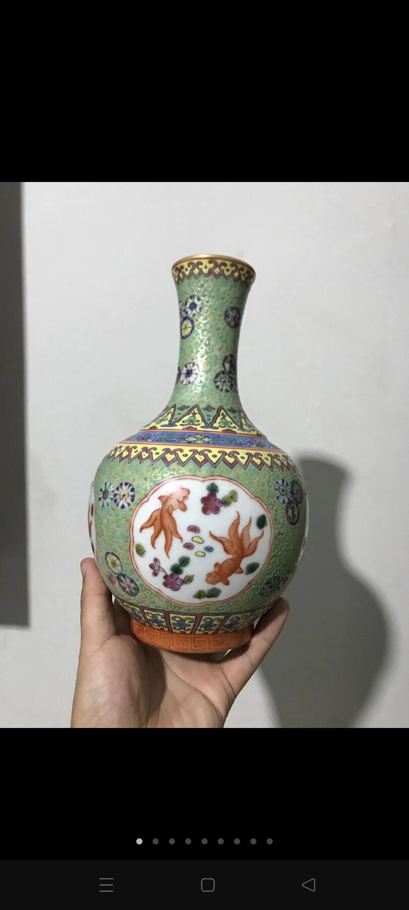 清乾隆硬粉彩开窗金玉满堂题材赏瓶！寓意吉祥如意！画工细路！发色釉水一流！全美品！