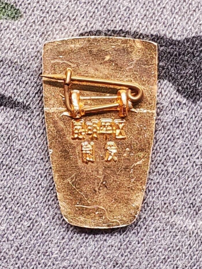 七十年代昆明军区三手证章
