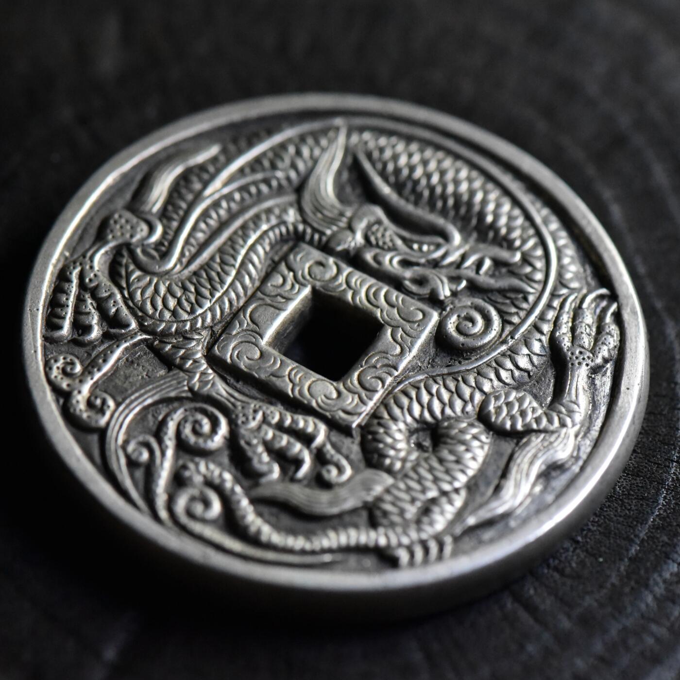 【良泉】【直播场】第三十五期，172组 银器、银饰、西方古代钱币专场，8月7日晚19.30点开拍！ 122克（含银量93%以上），现代【银铸】大尺寸【龙凤花钱】
