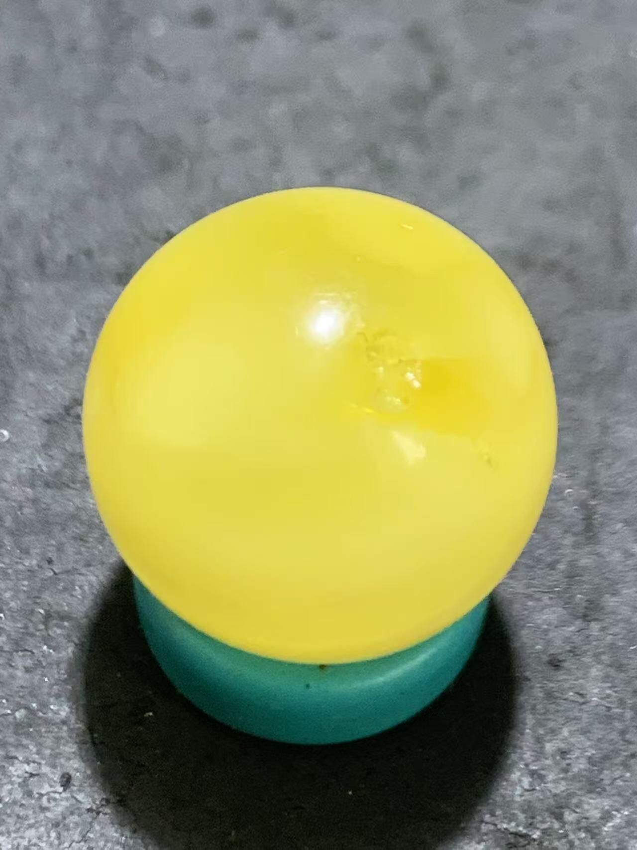 天然乌克兰原矿蜜蜡圆珠一颗，蜡色浓郁 原矿无优化 通货特价一颗，，