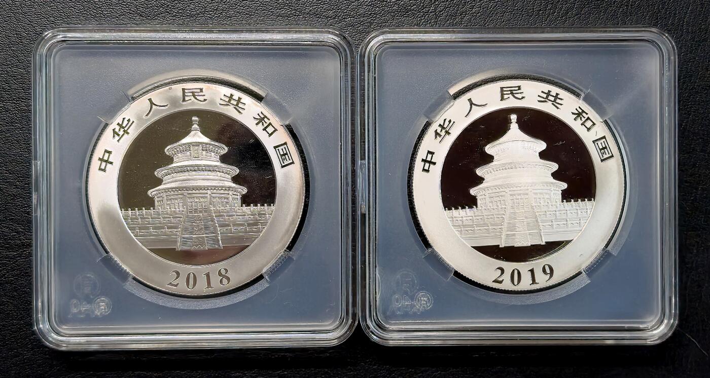 凡希社世界钱币微拍月度大拍（2025/07） 2018/19中国熊猫10元银币两枚一组，全品附证书。
