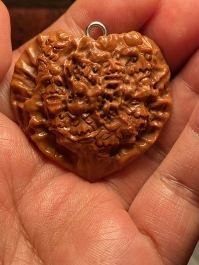 苏州苏工手工核雕放漏价 - 苏工核雕纯手工雕刻，核桃雕双面十八罗汉，，老籽，老苏工，个性饱满，尺寸4。7好玩又立体，喜欢的来