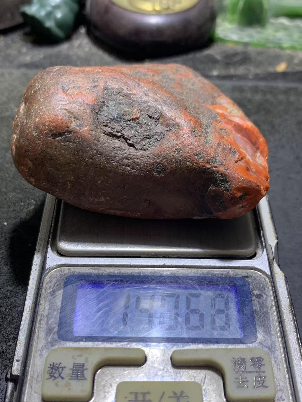 精美冰飘红皮开窗料柿子红冻料南红玛瑙原石一颗，