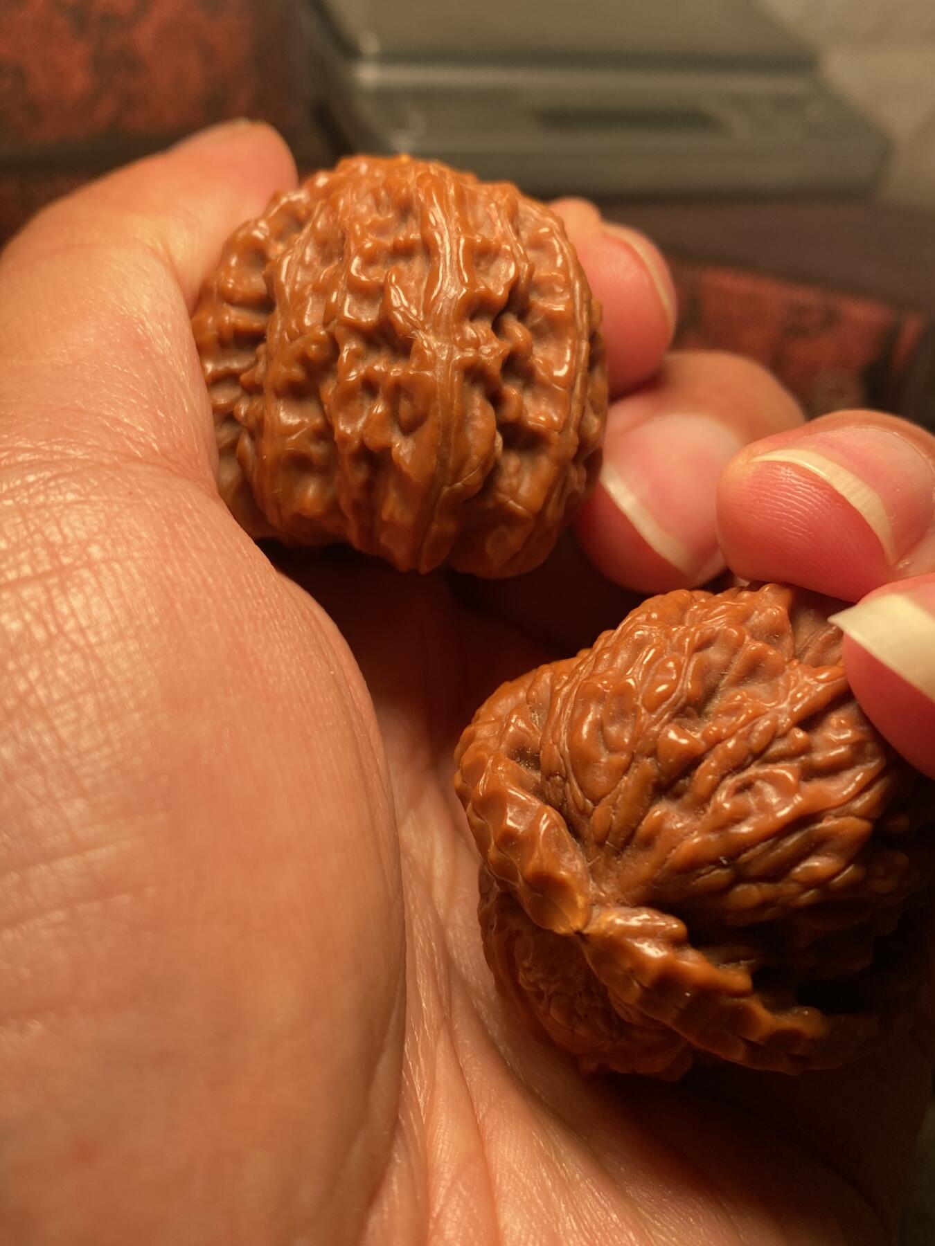 苏州苏工手工核雕放漏价 福利苏工核雕，纯手工雕刻，核桃雕佛道双休，个性十足，等待有缘人，市场无同款，尺寸3.8喜欢的来